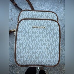 Micheal Kros crossbody purse